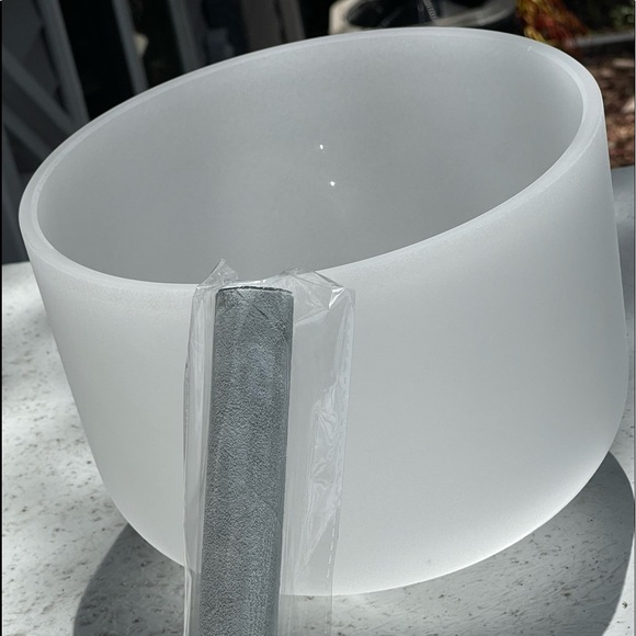 Quartz 10” Singing bowl - Picture 2 of 4